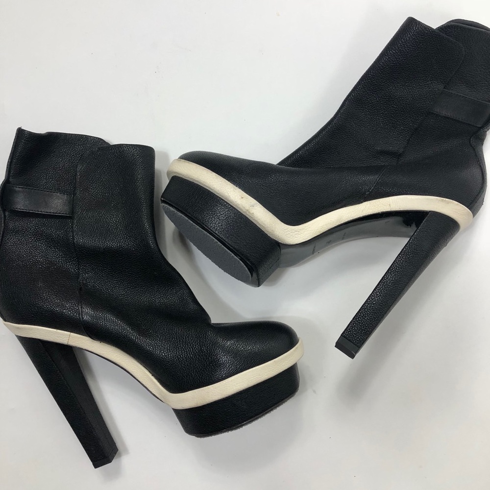 Authentic Balenciaga boots size 40